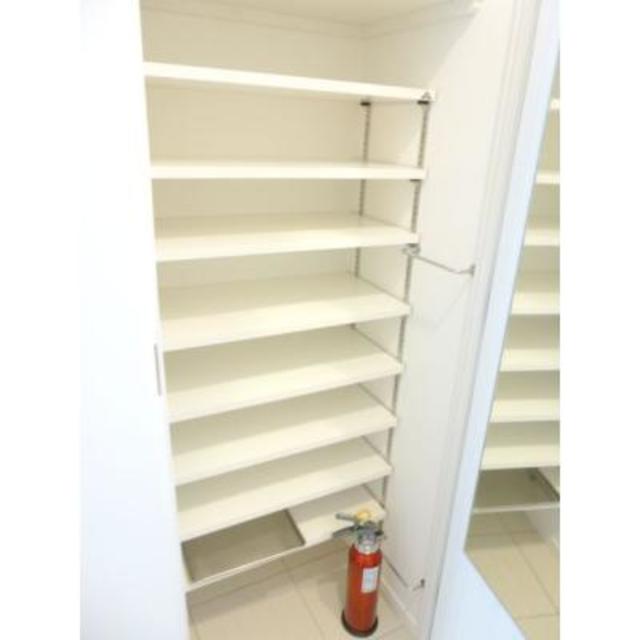 シューズボックス
※写真は同タイプ住戸です。