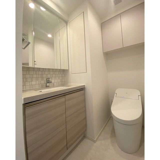 洗面台とトイレが一体型の設計になっています。清潔感のある空間です。
2024.3.16撮影