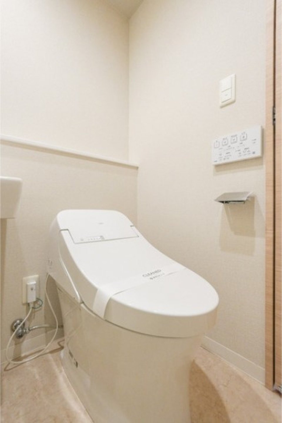 洗面室にトイレも併設です