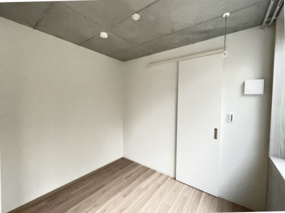 洋室は最小限サイズの3.7帖ですが、基本は扉を開放して広々と暮らせます。