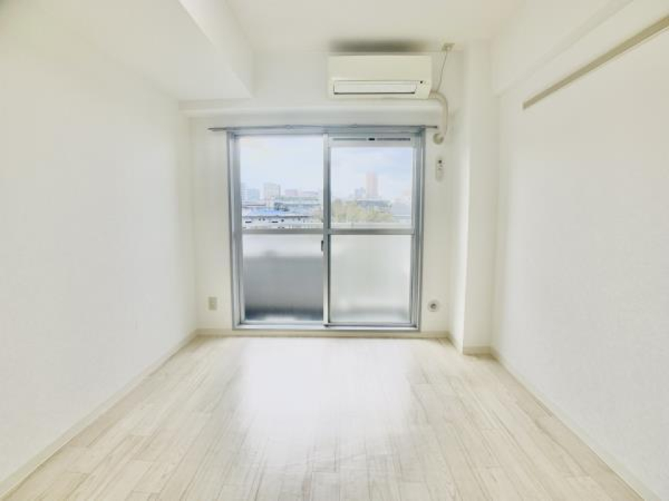 5.9帖の洋室です。
※家具付ではありません。