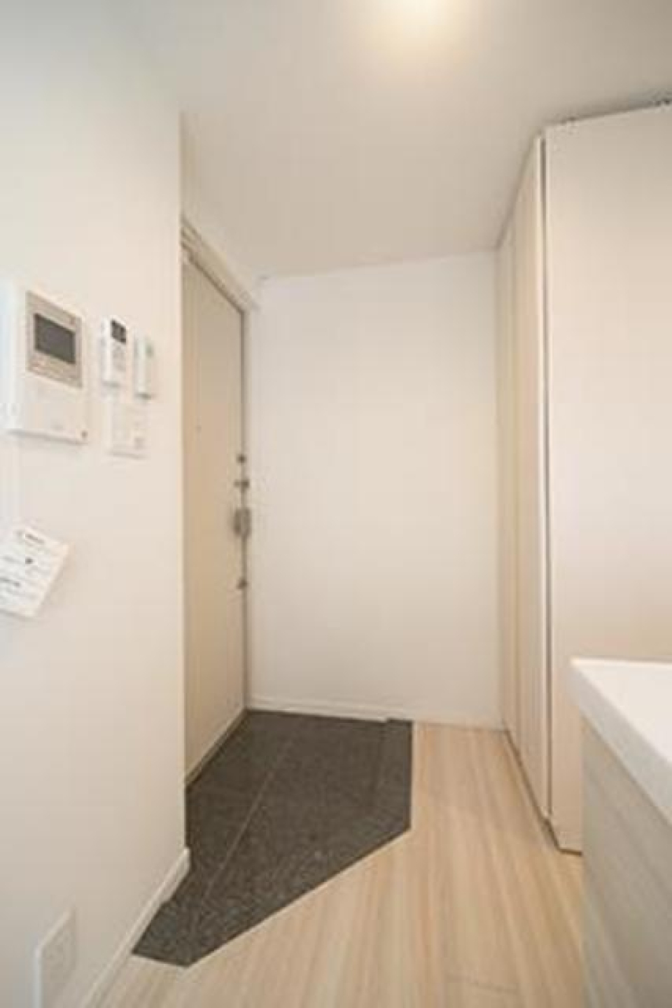 玄関
※写真は同タイプ住戸です。