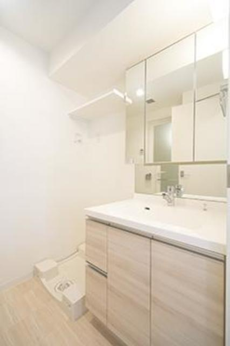 室内洗濯機置き場・独立洗面台
※写真は同タイプ住戸です。
