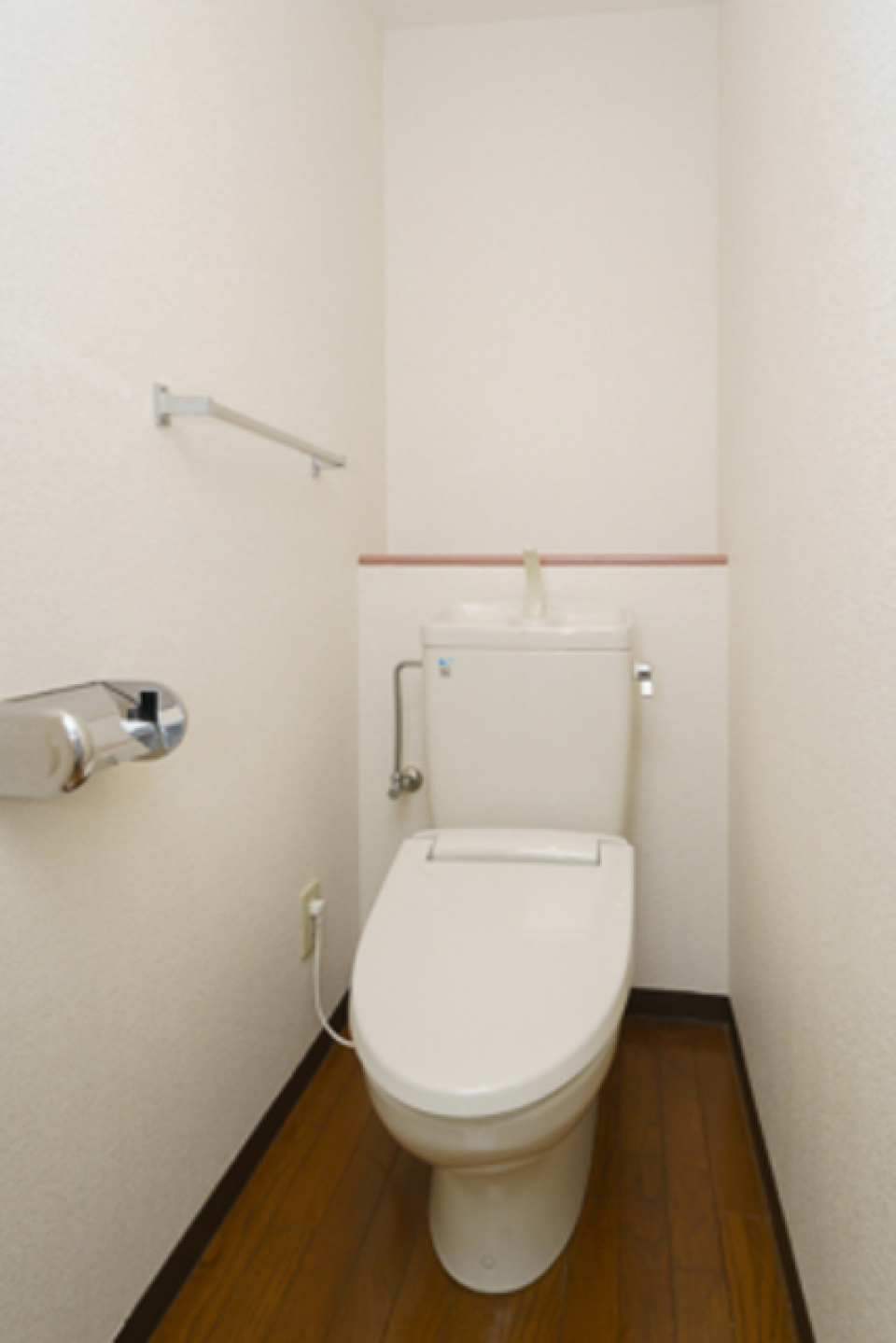 清潔感のあるトイレです。
※写真は同タイプ住戸です。