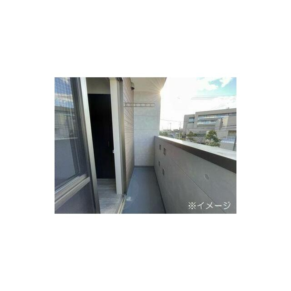 LDKの窓の外はバルコニー。