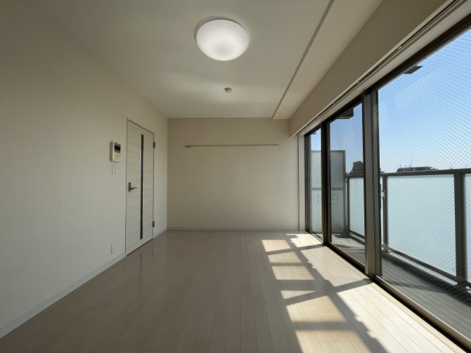 バルコニーもお部屋に沿って長め
