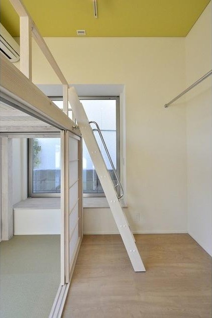 ベッドファニチャーはお部屋の半分くらいを使用