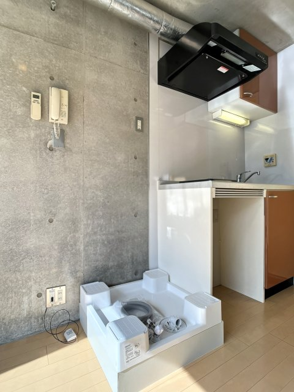 キッチン横に洗濯機置き場