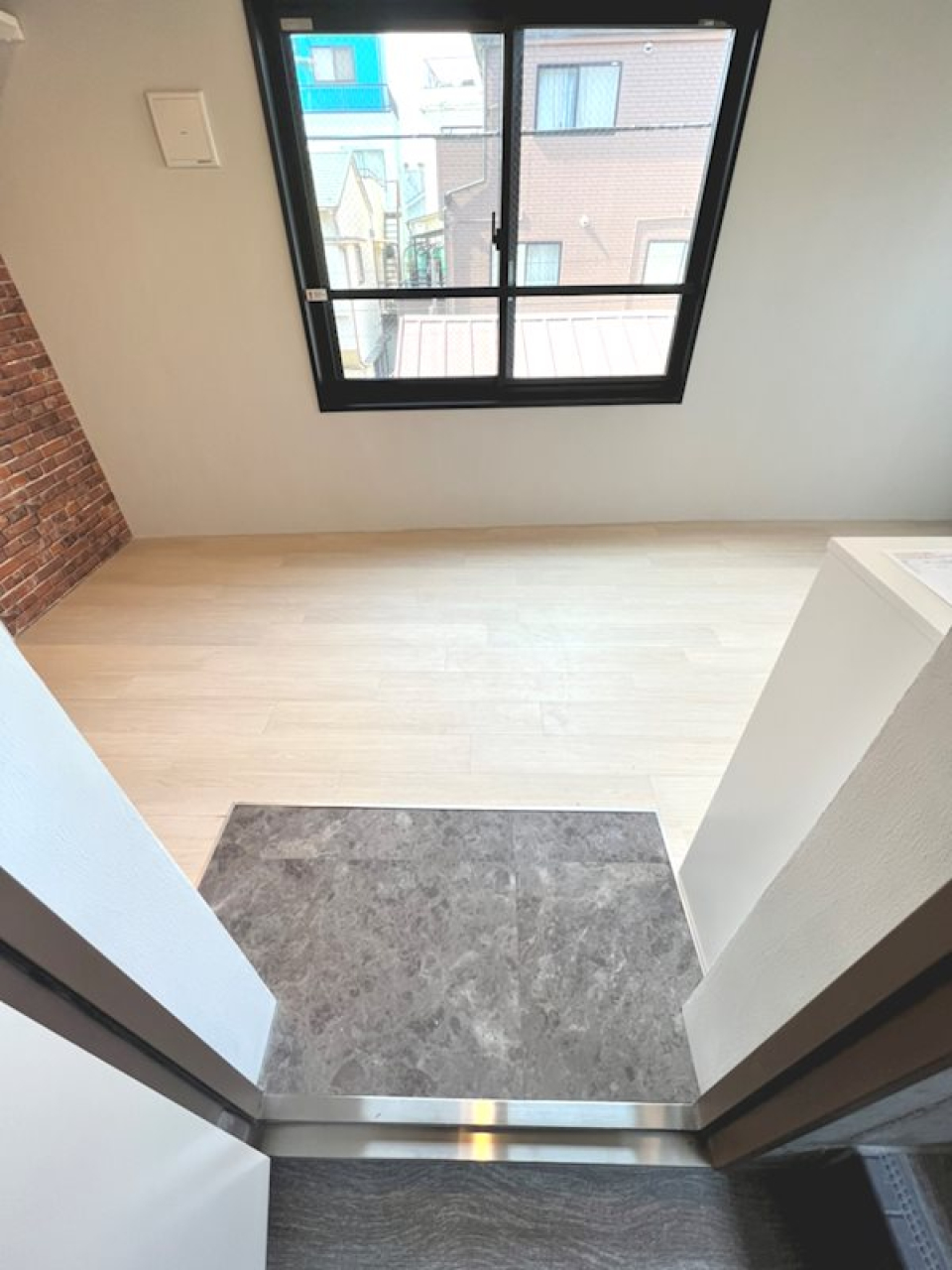 フラットな玄関