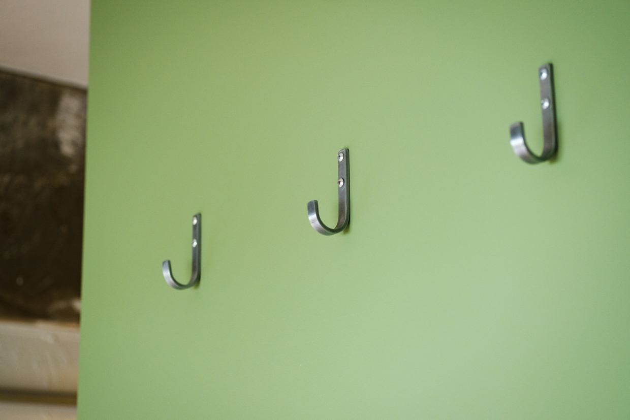 帽子やバッグ、コートを掛けられます