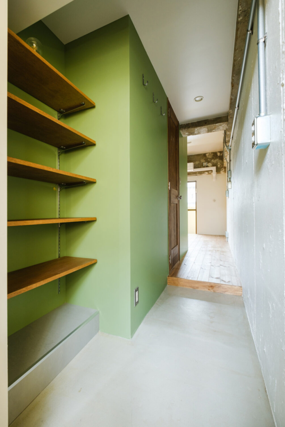 玄関を開けた瞬間からグリーンに囲まれます