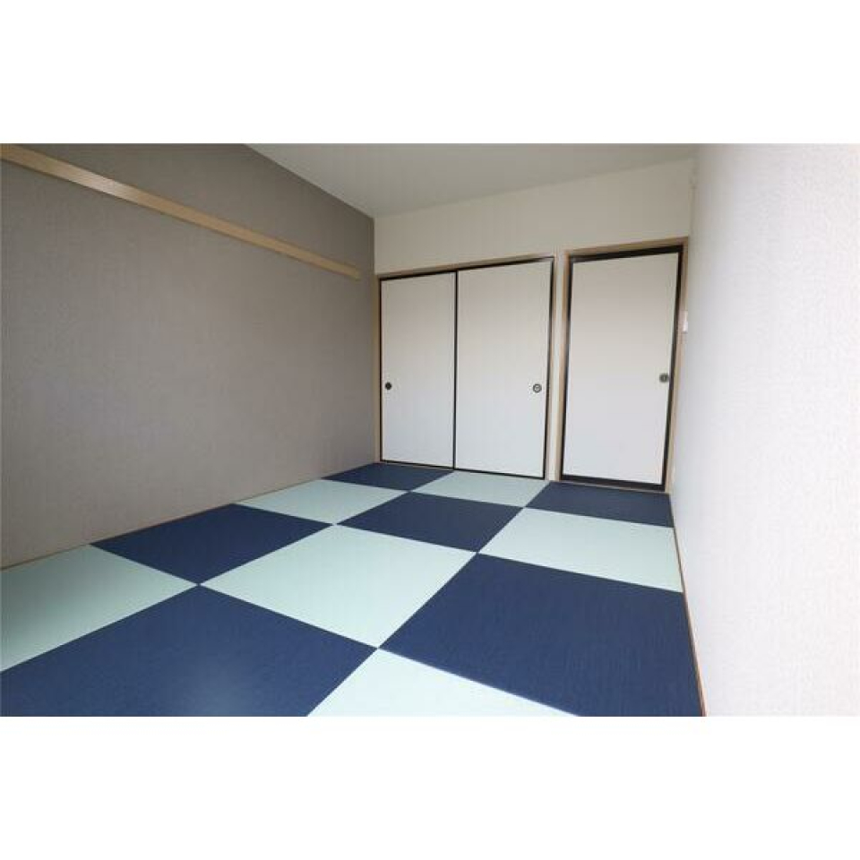 市松模様の琉球畳がかわいい南側和室　6帖