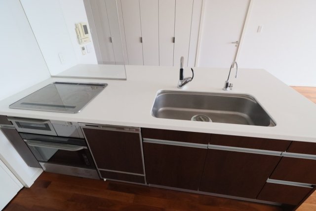 システムキッチン(2口IH・1口ラジエント・グリル付)