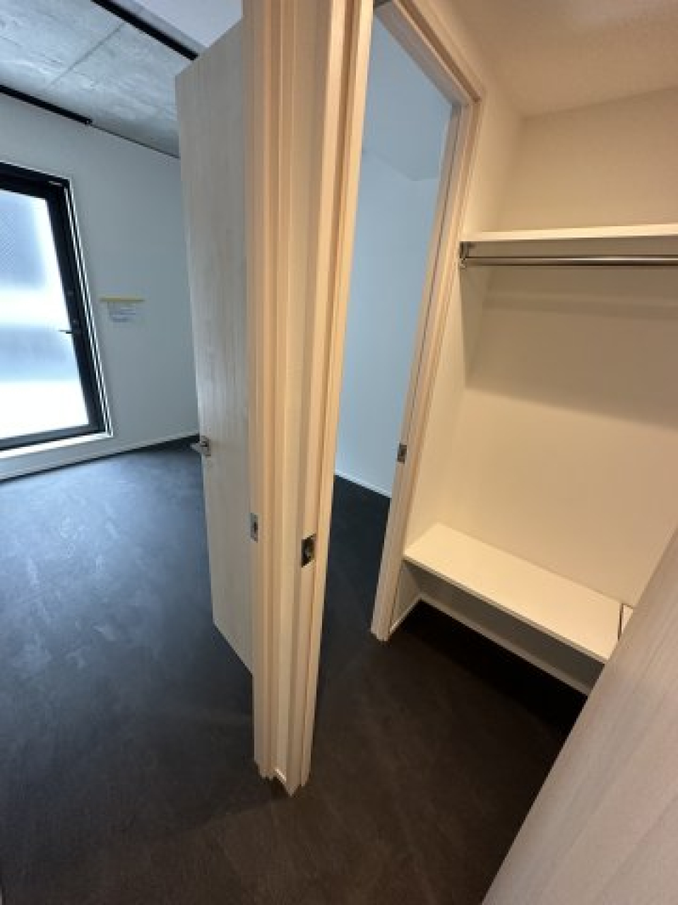 ウォークスルーできるクローゼットです◎