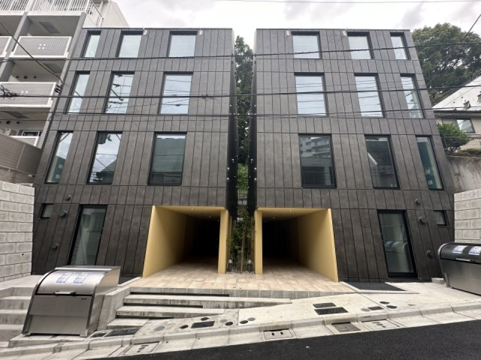 建物は左右対称ツインズです。