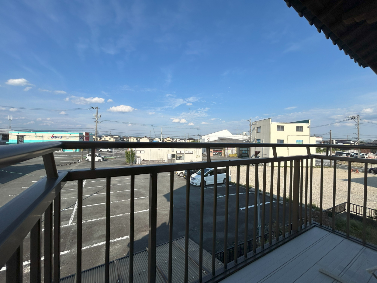 和室にはサービスバルコニー。