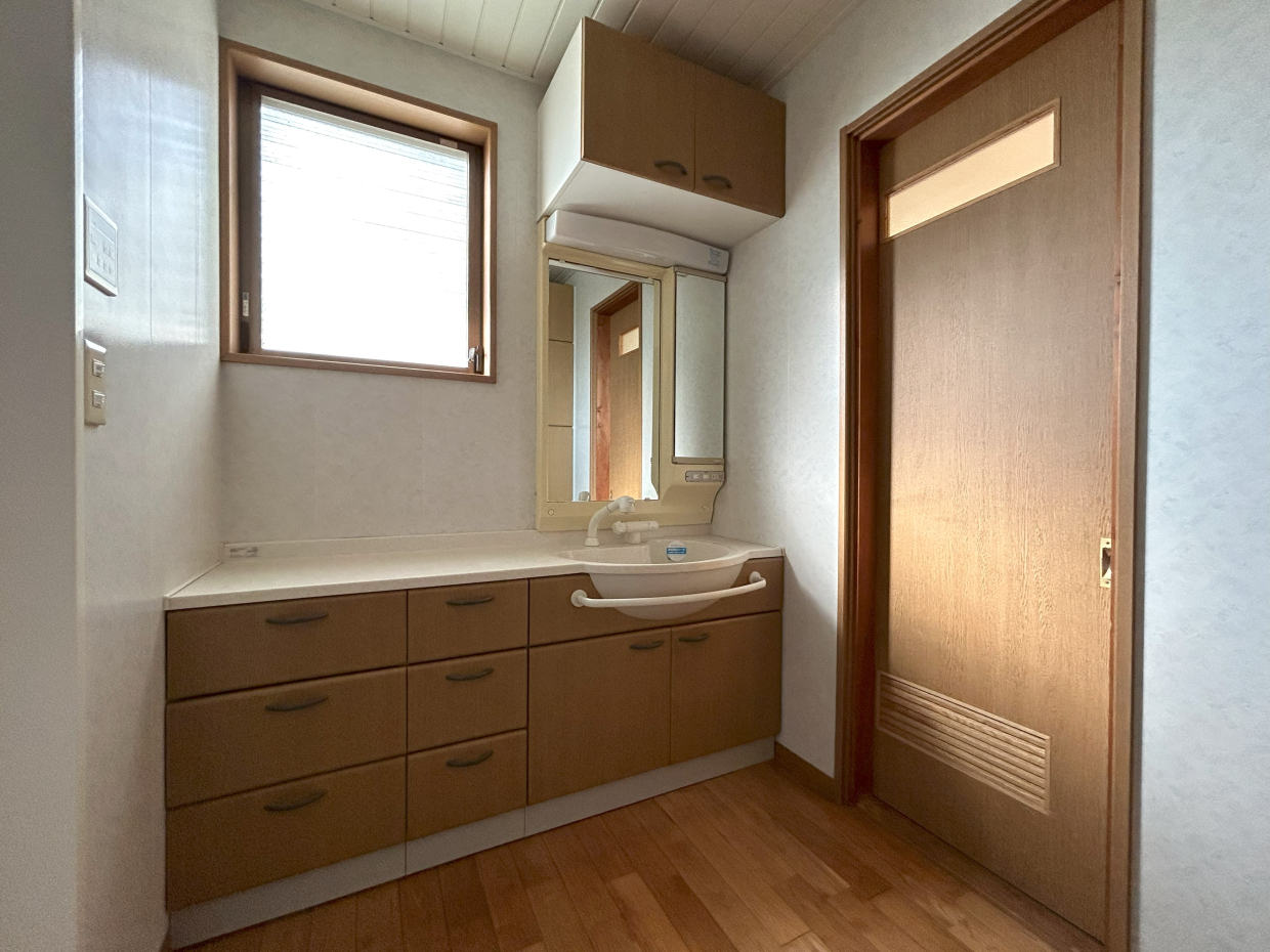 1階の洗面はゆとりのあるスペース。