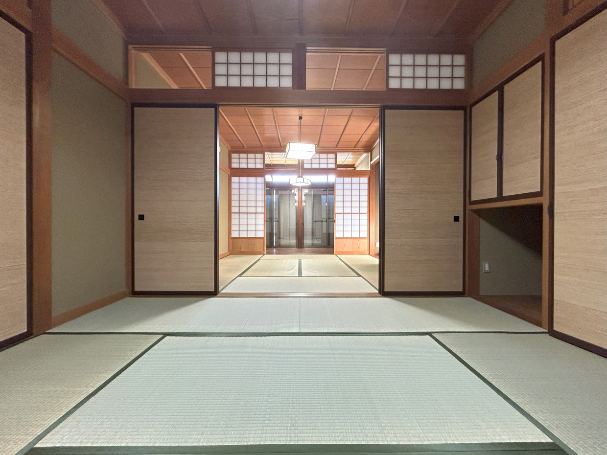 1階の和室は、2間続きで。（2/7）