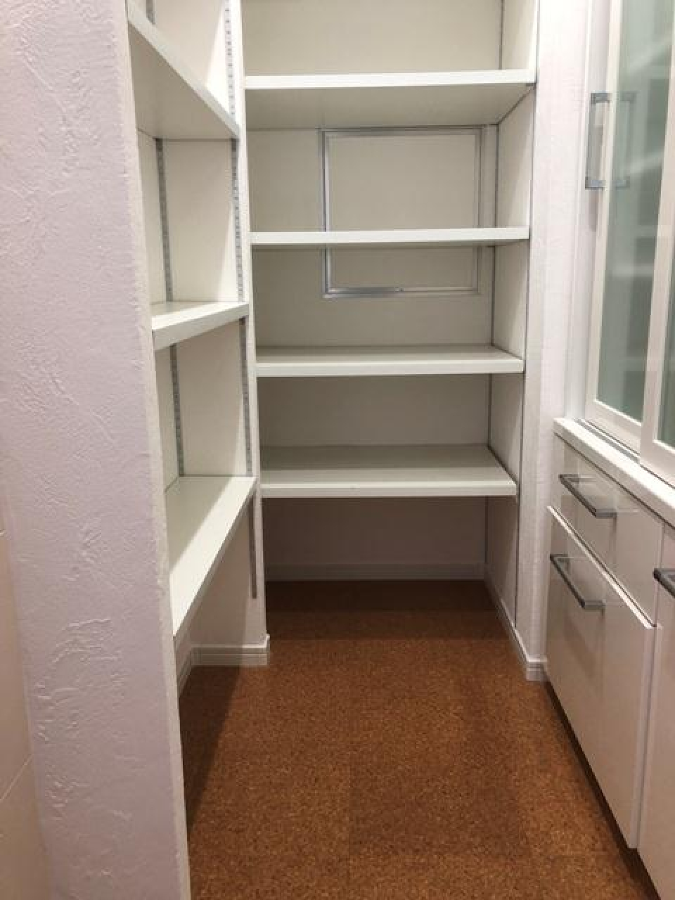 これだけあれば、食材のストックや食器類まで全て収まりそう！