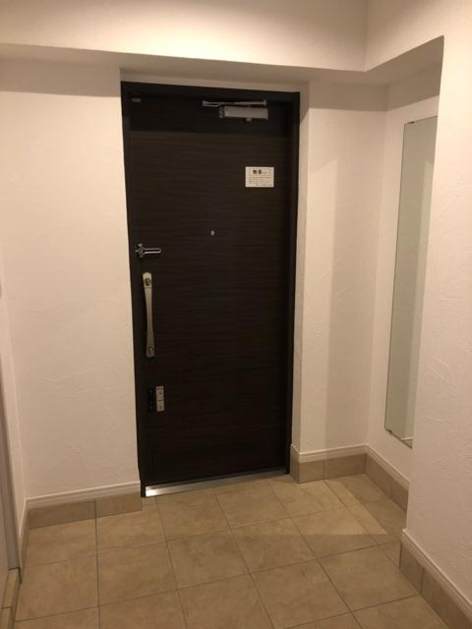 玄関に出しておく靴は厳選してスッキリ保ちたいですね。