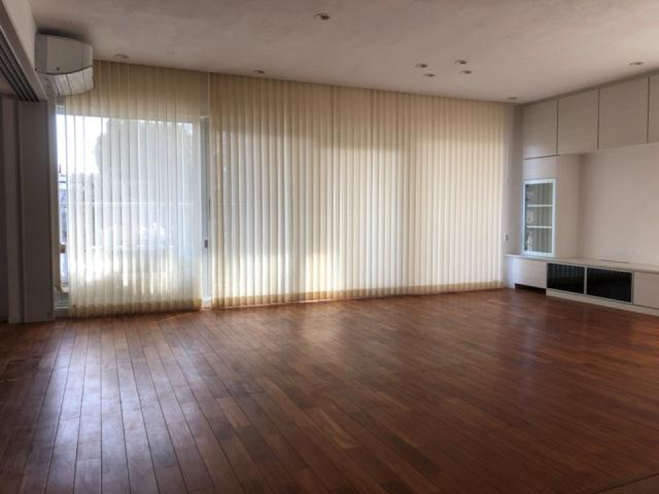 圧巻のLDK…！差し込む光がたまりません。