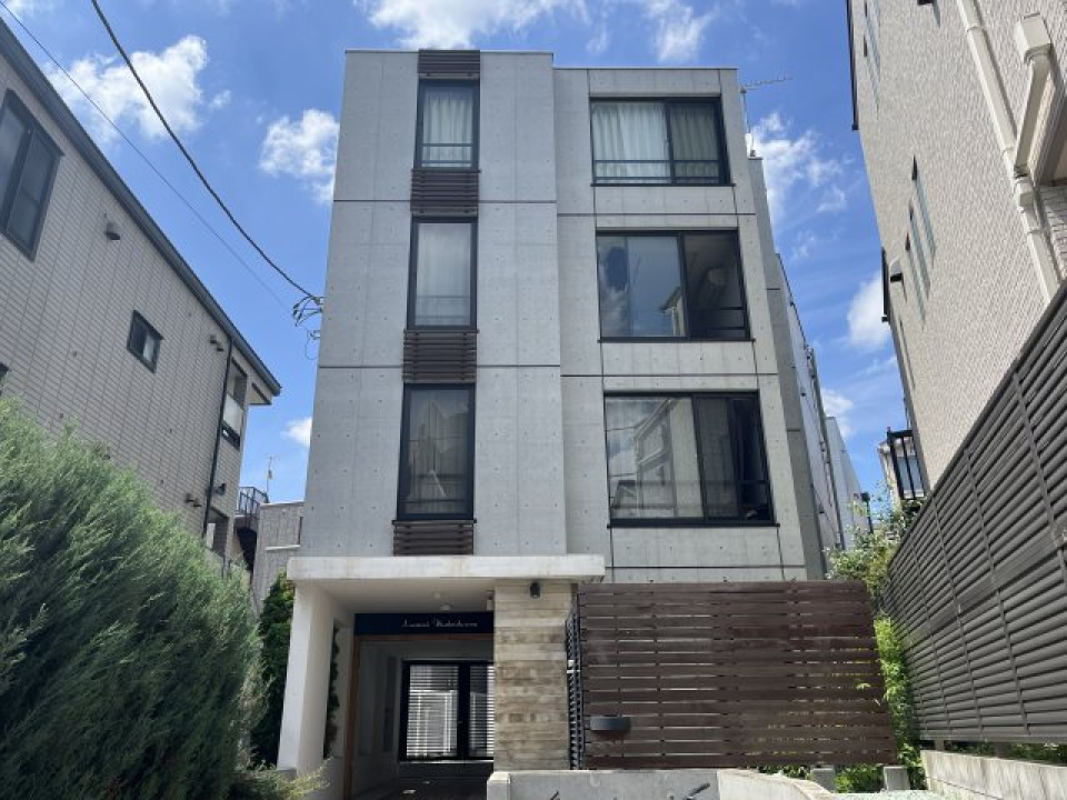 コンクリート打ち放しの外観です