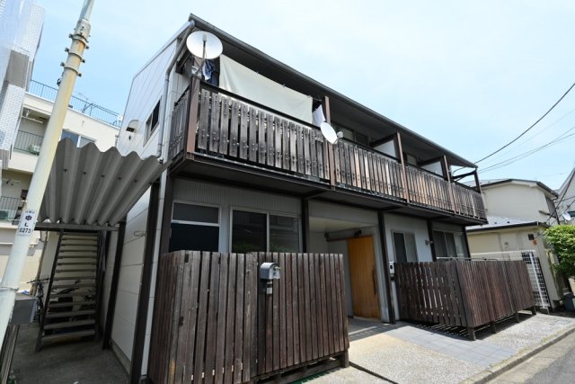 外観からタダモノではない雰囲気。思わず惹き込まれてしまいます。