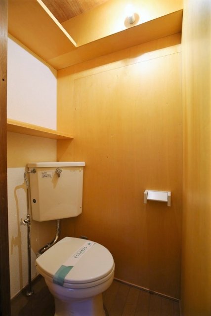 トイレも独立。壁が可愛い！