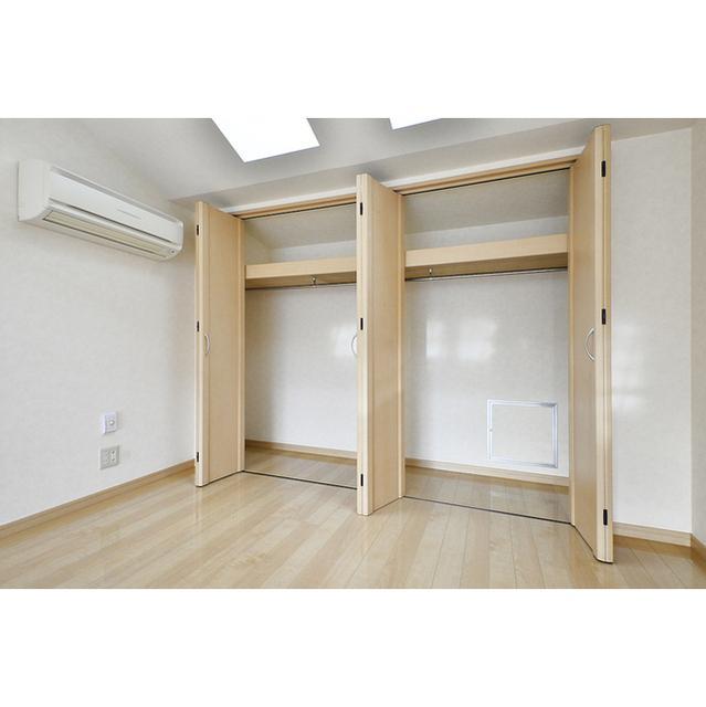 収納もワイド！いつも着る衣類はこちらに。