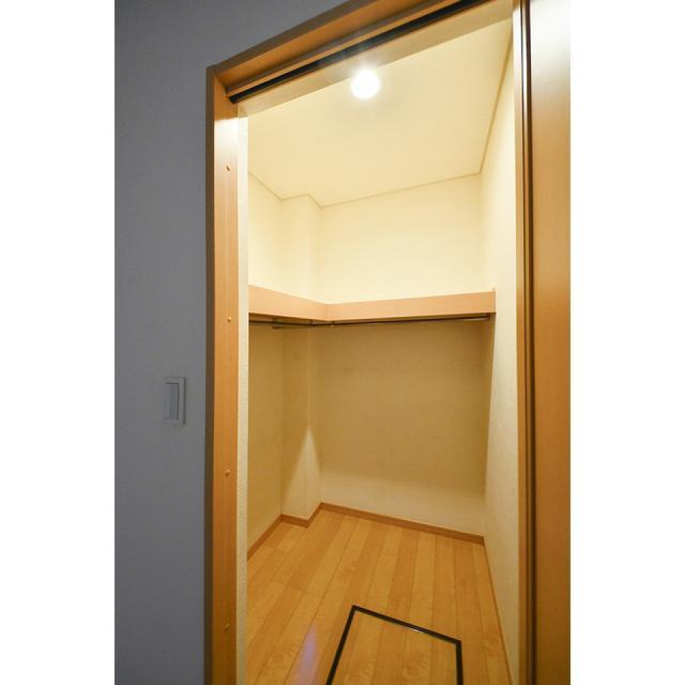 ここにはWICもあります。季節ものや大きな荷物はこちらに。