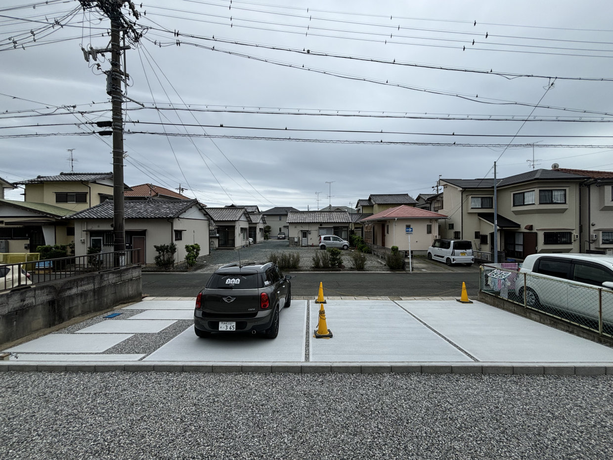 駐車場はなんと4台も停めれちゃいます。