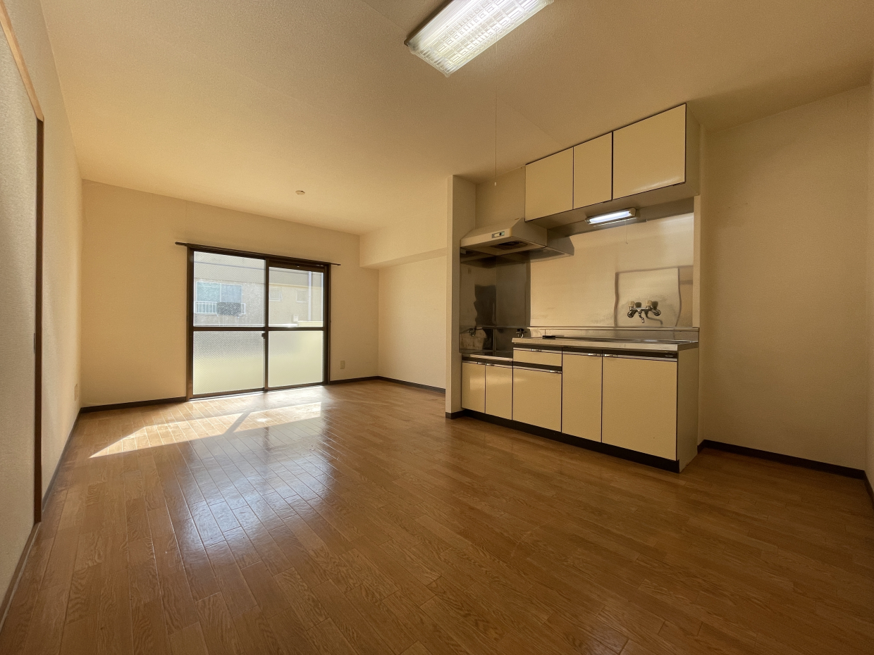 ダイニングテーブルも置ける広さになっています。