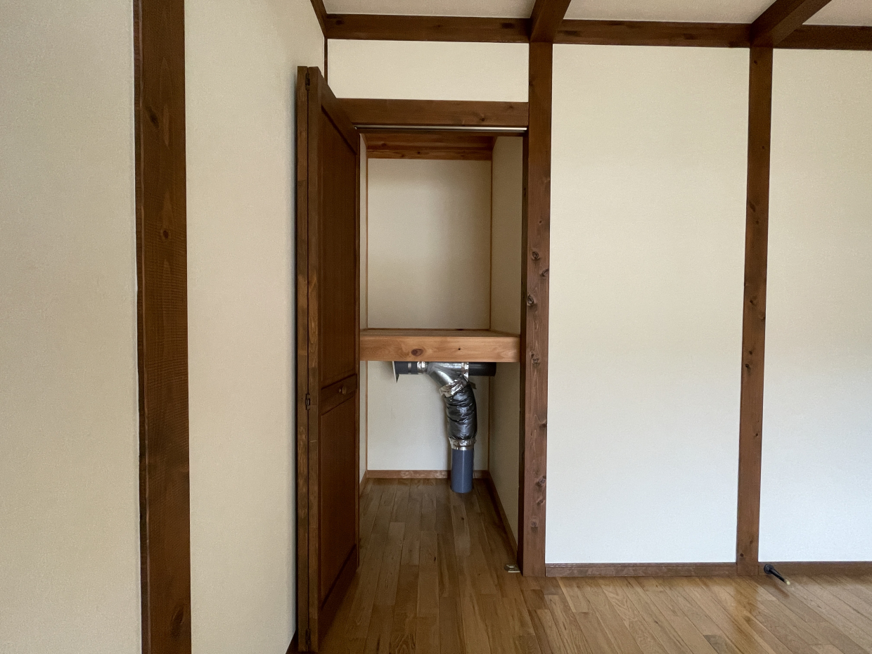 このお部屋には小さめサイズのクローゼット付き