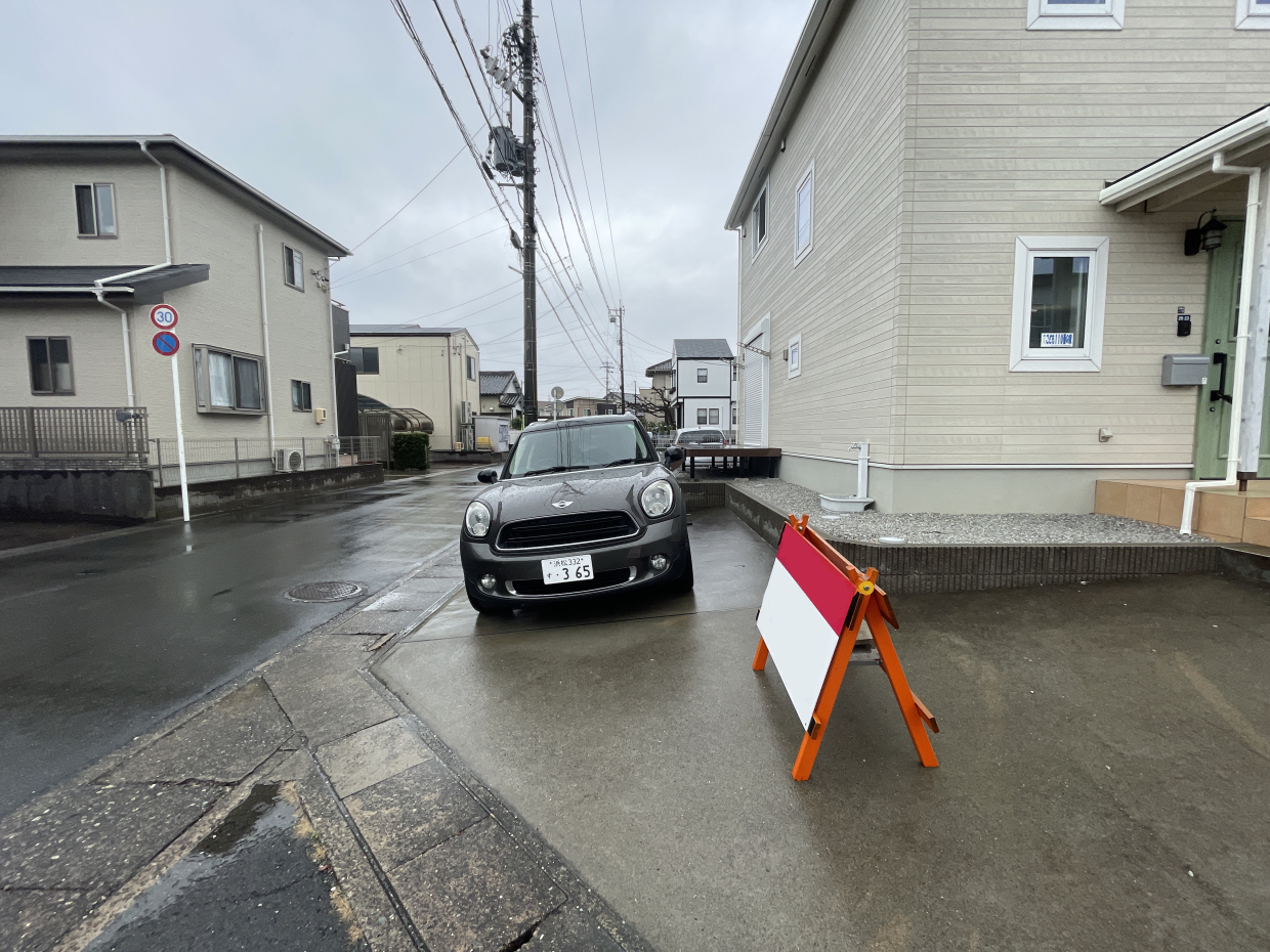 駐車スペースは建物周り2ヶ所