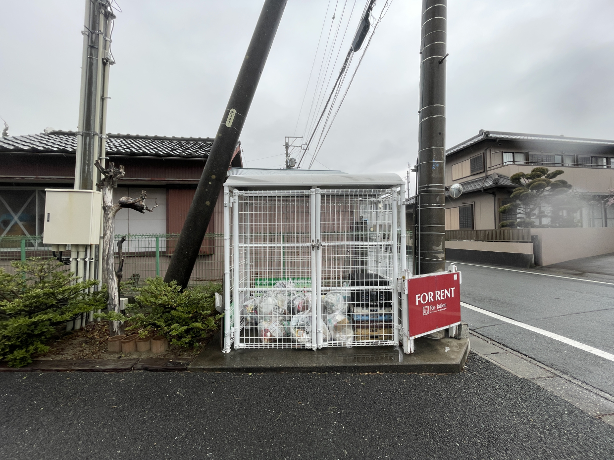 敷地内ゴミ置き場。