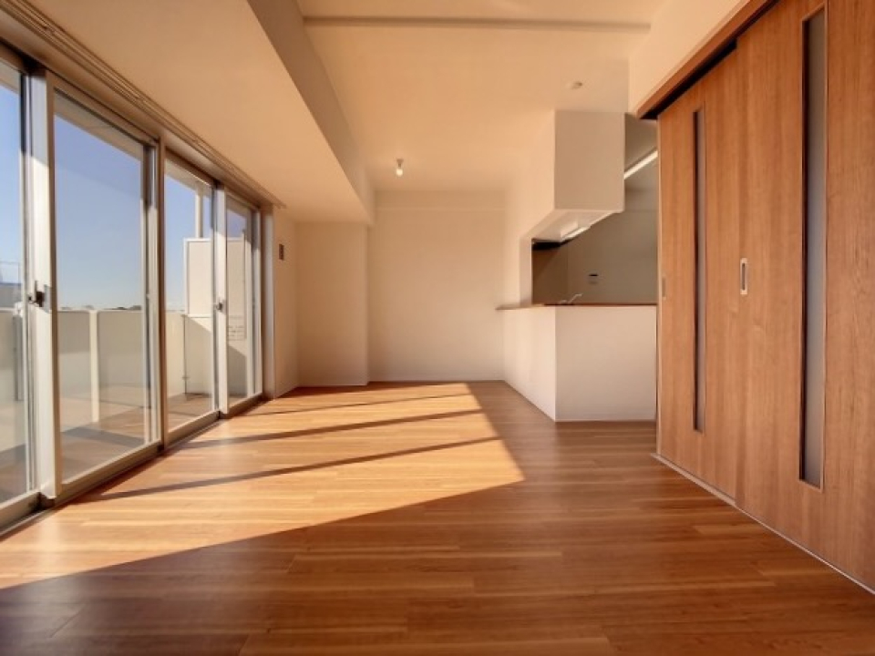 日差しが映える明るいお部屋です