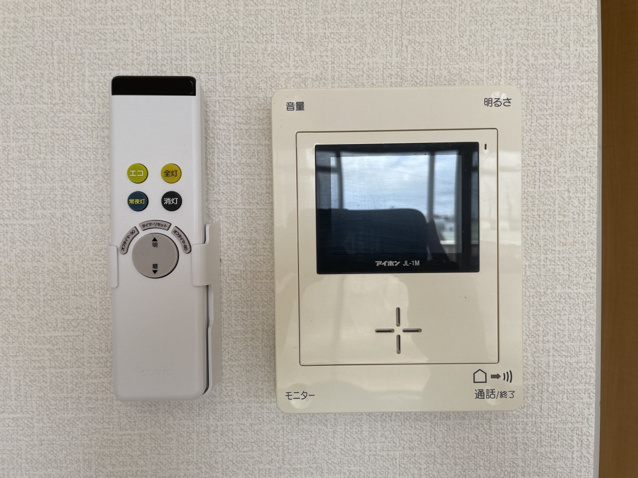 照明スイッチとTVモニターフォン