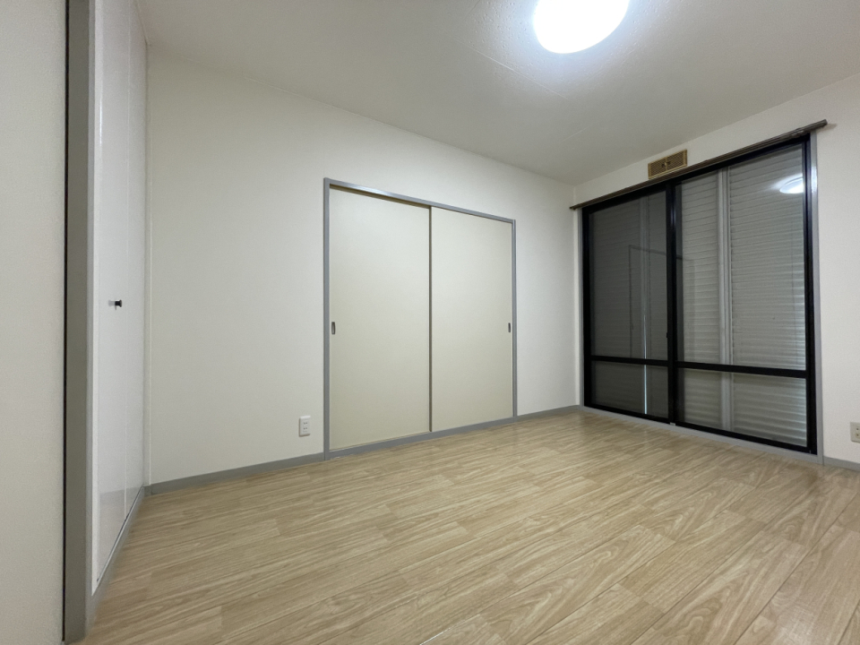 LDKから向かって右手の洋室