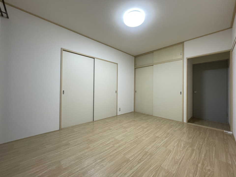 こちらは左の洋室