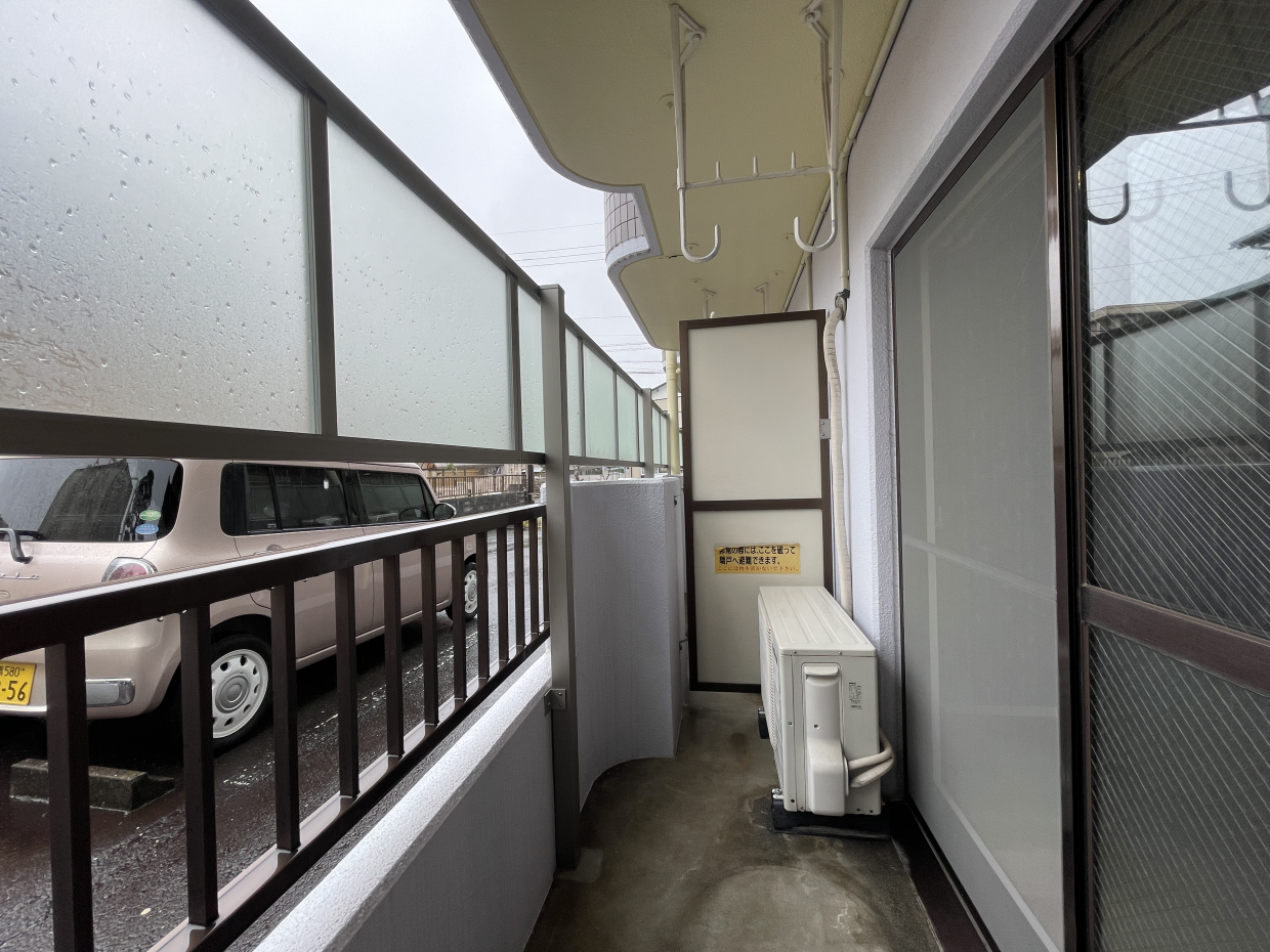 バルコニー前が駐車場