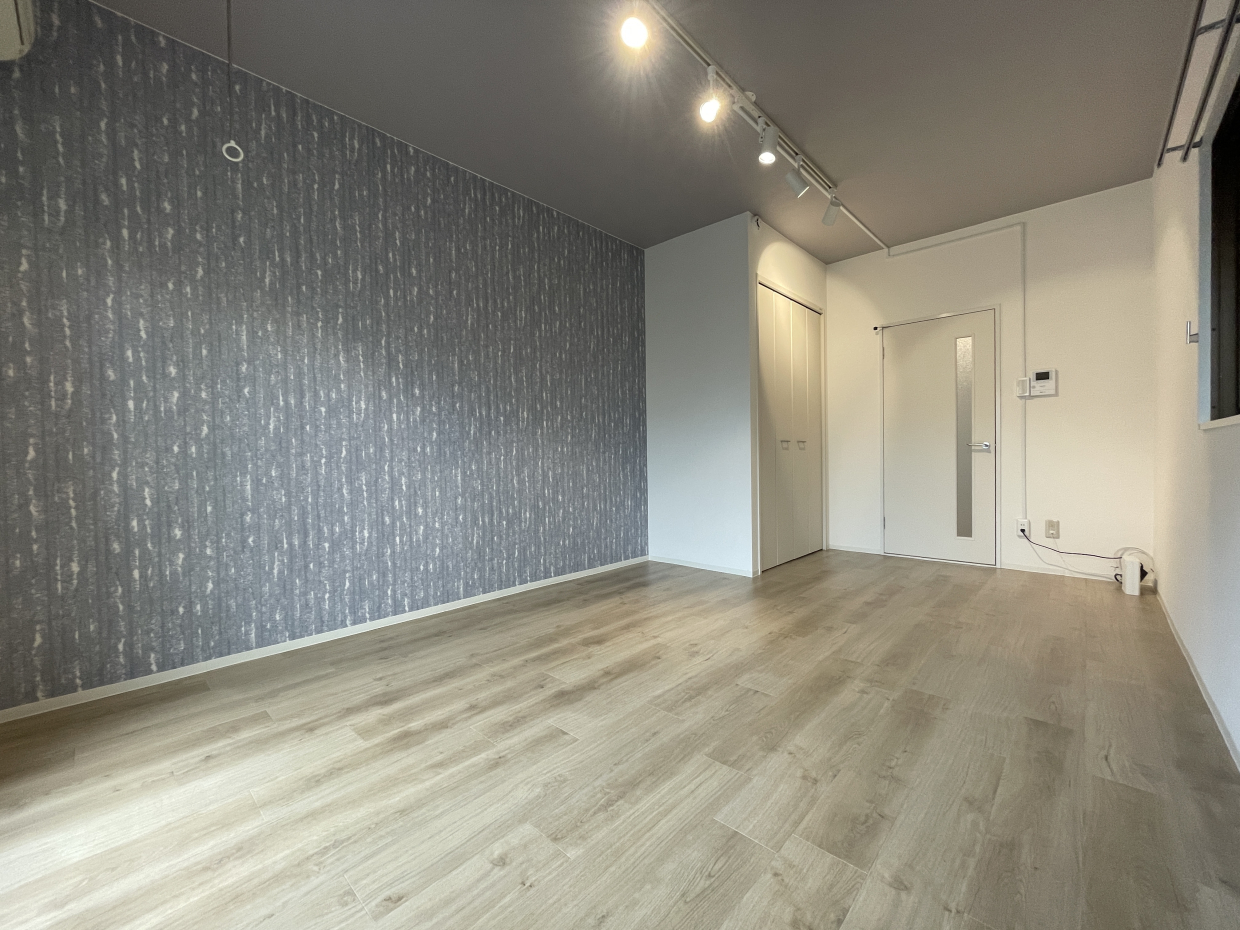 アクセントクロスとシーリングライトがお洒落