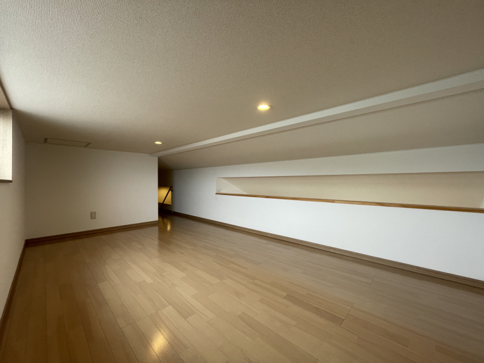 屋根裏部屋！ちょっぴり秘密基地気分。