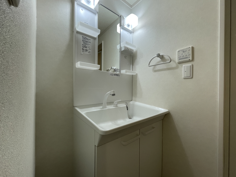 独立洗面台も新しくなっていて使うのが気持ちいい！