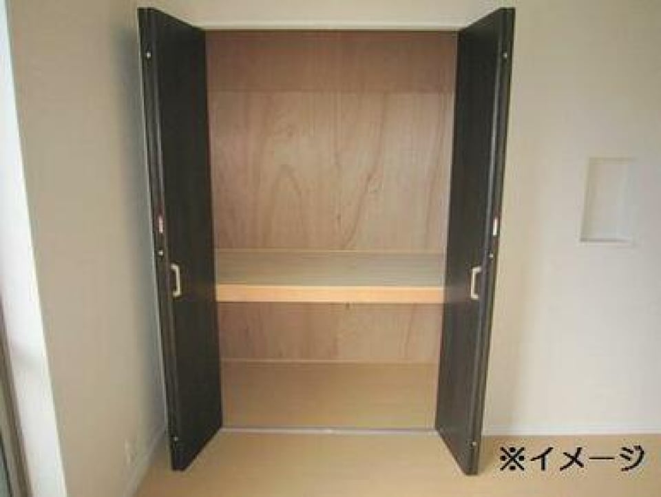 洋室　収納