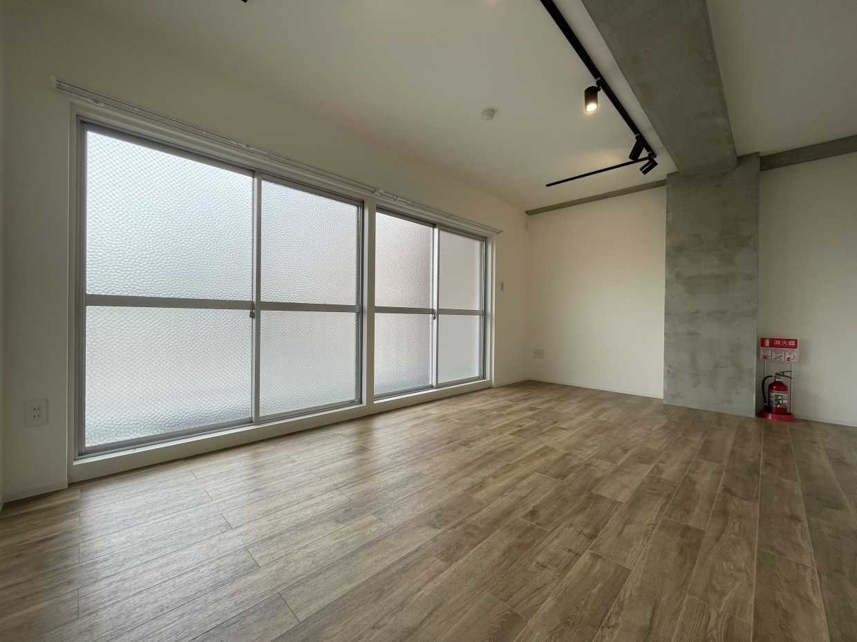1部屋目は10.37帖の広い洋室でした