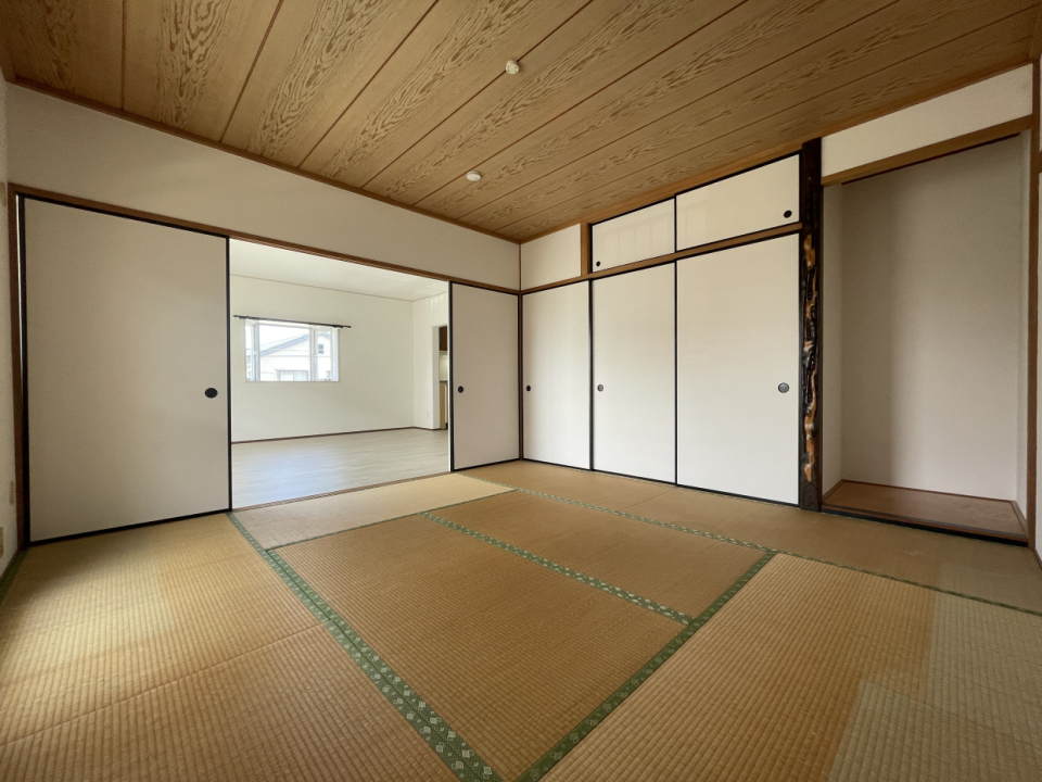 LDKの横には8帖の和室