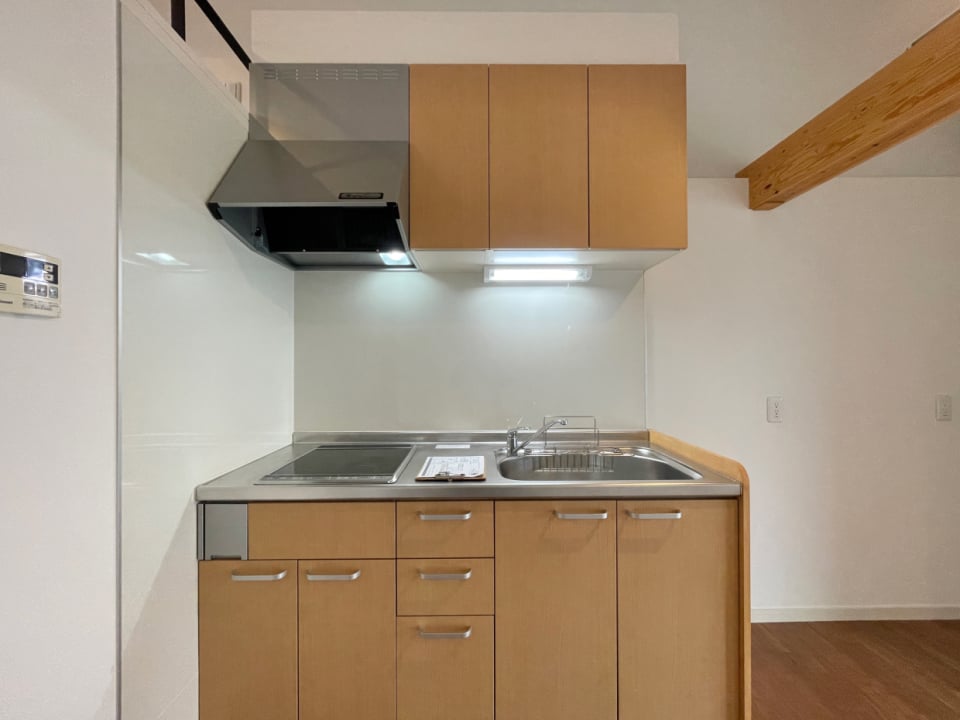 木のお部屋にマッチするブラウンのキッチン