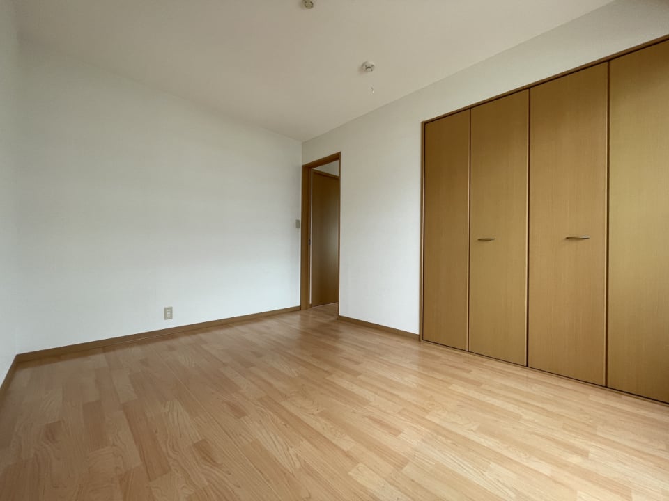 上階北の洋室は6帖