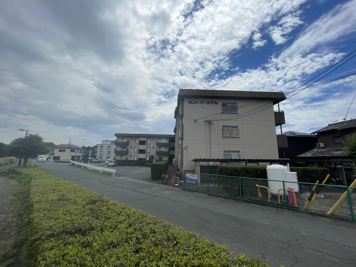 側沿いに立たずむ物件です