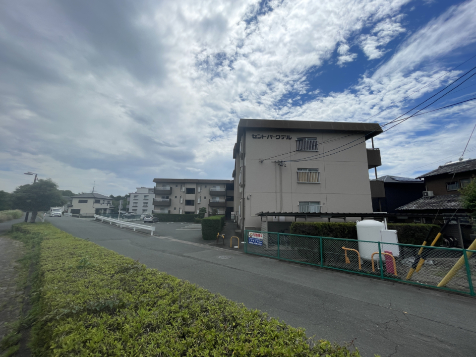 側沿いに立たずむ物件です